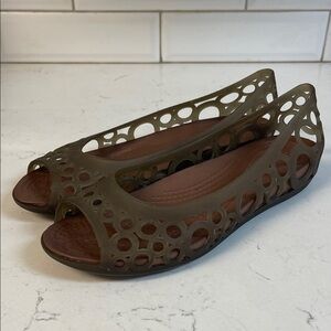 Crocs ADRINA Peep Toe Jelly Flats Women’s Size 7 Expresso Bronze 11238 Laser Cut